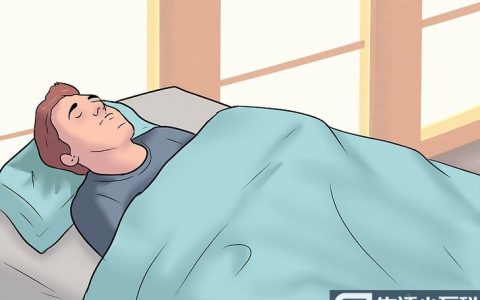 3种方法来在肋骨骨折的情况下睡觉