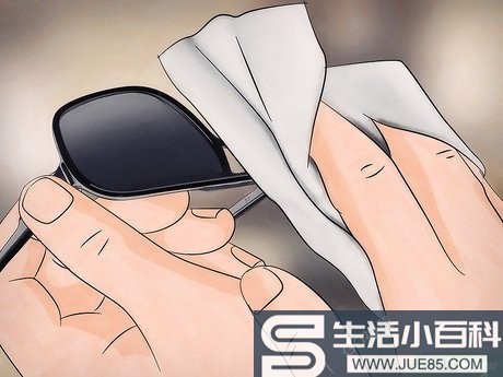 3种方法来除去太阳眼镜镜片上的划痕