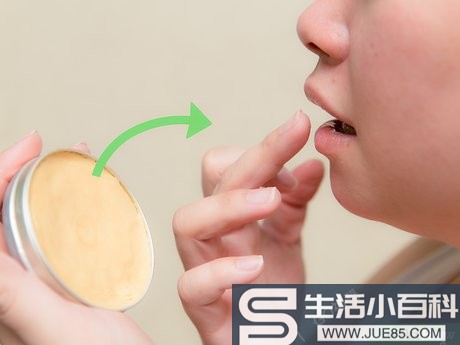 如何如何在不使用润唇膏的情况下避免嘴唇皮肤干裂