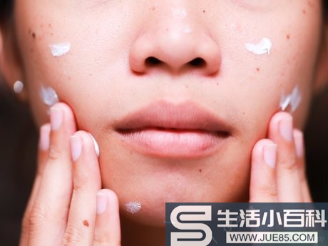 如何治疗干燥的脸部肌肤: 11 步骤