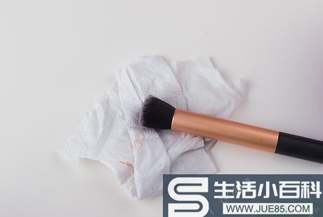 3种方法来自制化妆刷清洁剂