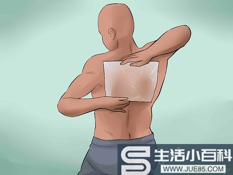 4种方法来给自己的背部涂抹乳液