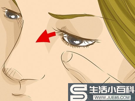 5种方法来除去掉落在眼睛里的睫毛
