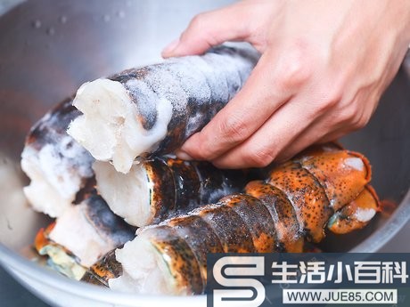 如何烹饪冷冻的龙虾尾（包含图片）
